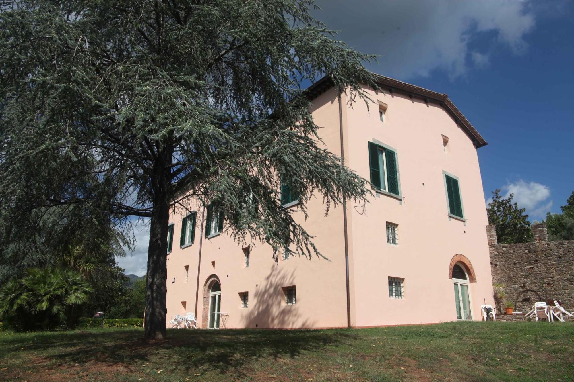 Bed And Breakfast Villa Torre Degli Onesti Apartments Lucca Bagian luar foto