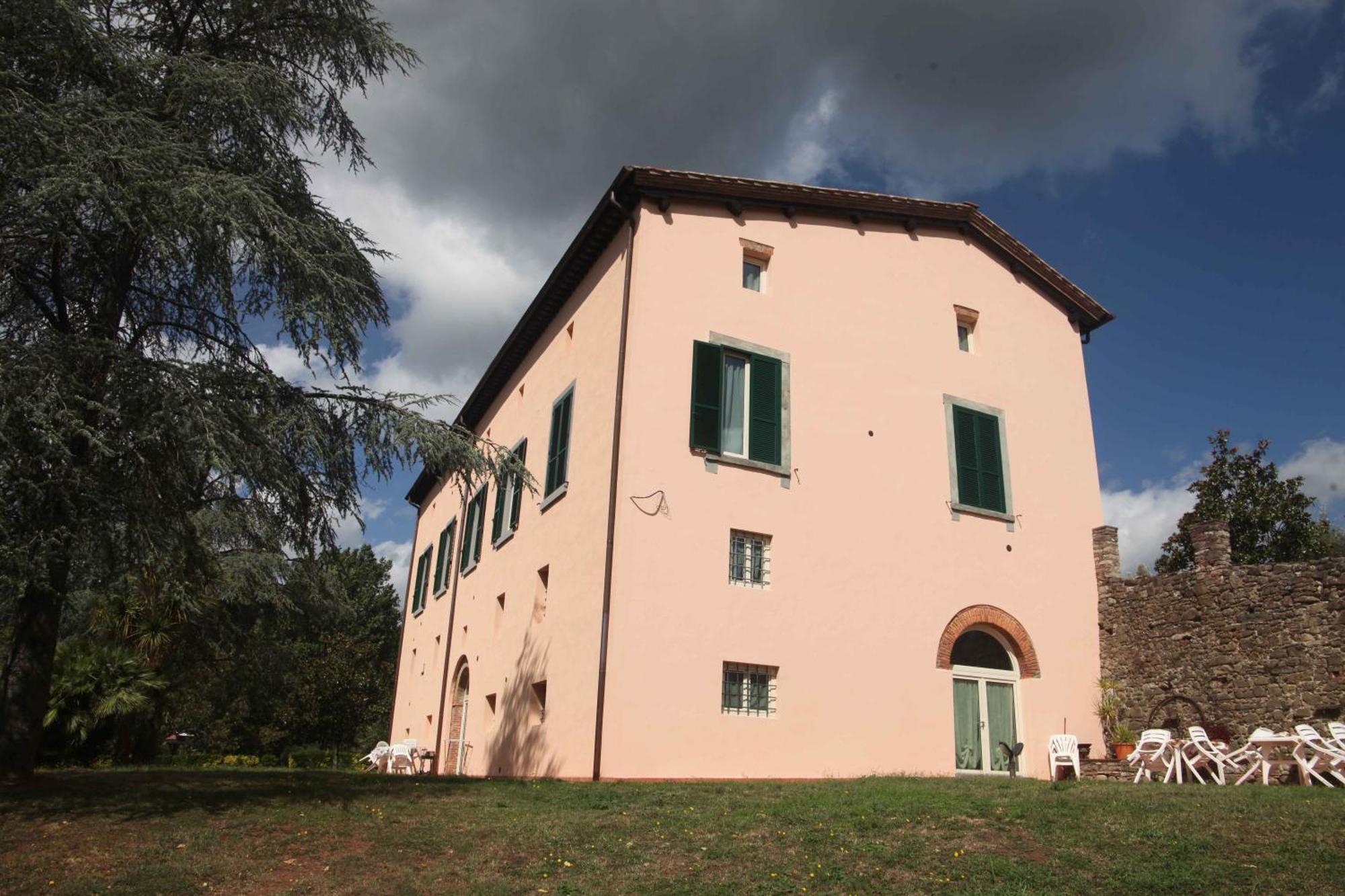 Bed And Breakfast Villa Torre Degli Onesti Apartments Lucca Bagian luar foto